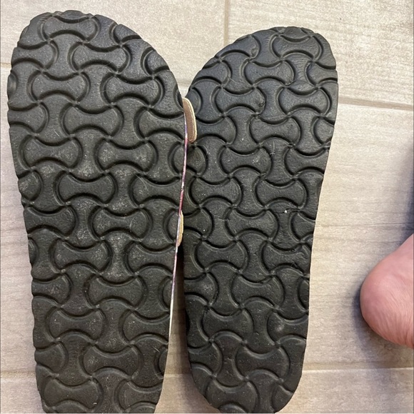 EUC Birkenstock style sandals, size 7 - Picture 4 of 4